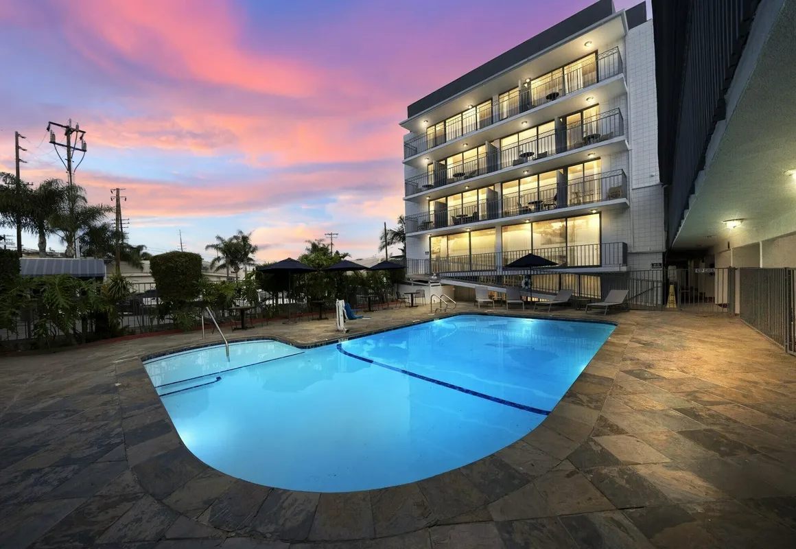 MC Pacific Inn & Suites hotel hero