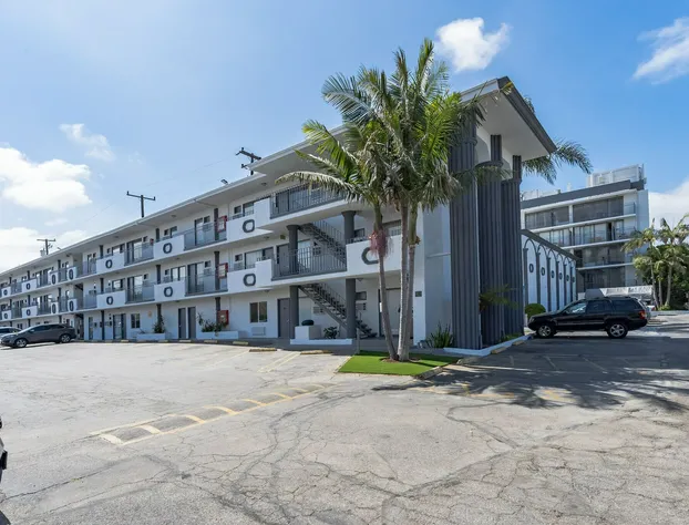 MC Pacific Inn & Suites hotel detail image 1