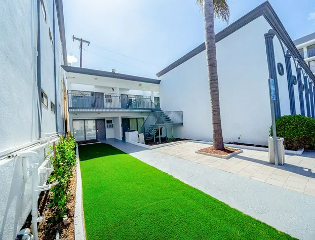 MC Pacific Inn & Suites hotel detail image 2