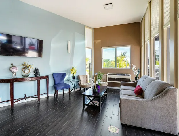 MC Pacific Inn & Suites hotel detail image 3