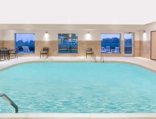 Clarion Pointe Mattoon near University hotel detail image 3