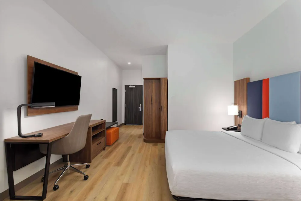 La Quinta by Wyndham Chelsea Birmingham hotel hero