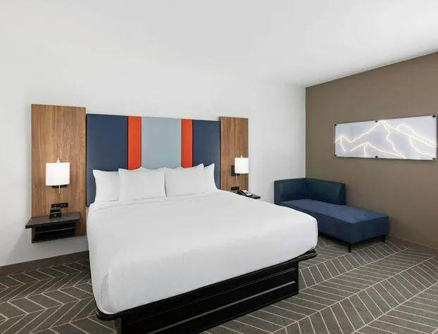 La Quinta by Wyndham Chelsea Birmingham hotel detail image 1