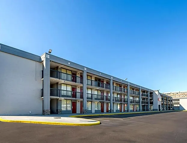 HomeTowne Studios by Red Roof Richmond - Airport/Sandston hotel detail image 1