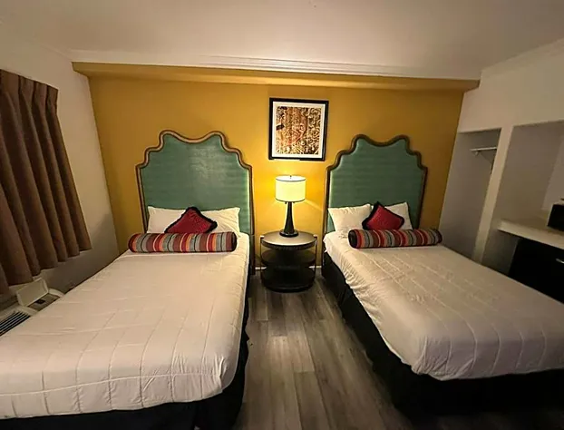 Howard Johnson by Wyndham Bakersfield hotel detail image 4