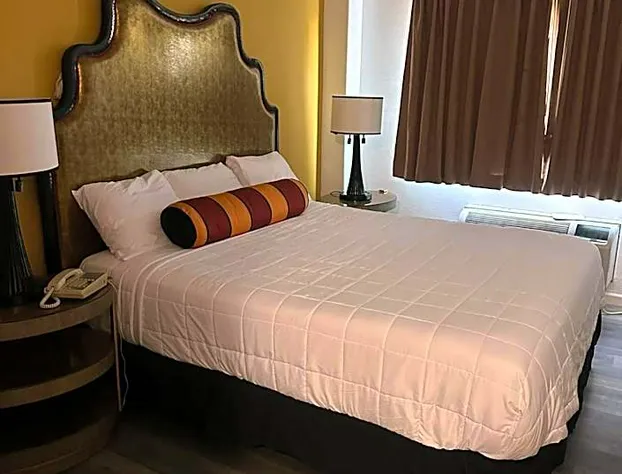 Howard Johnson by Wyndham Bakersfield hotel detail image 4