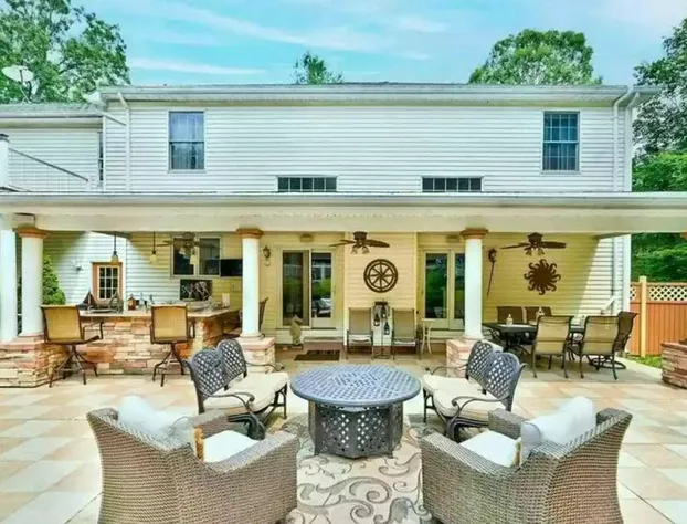 Cheerful 5-bedroom resort with heated pool hotel detail image 1