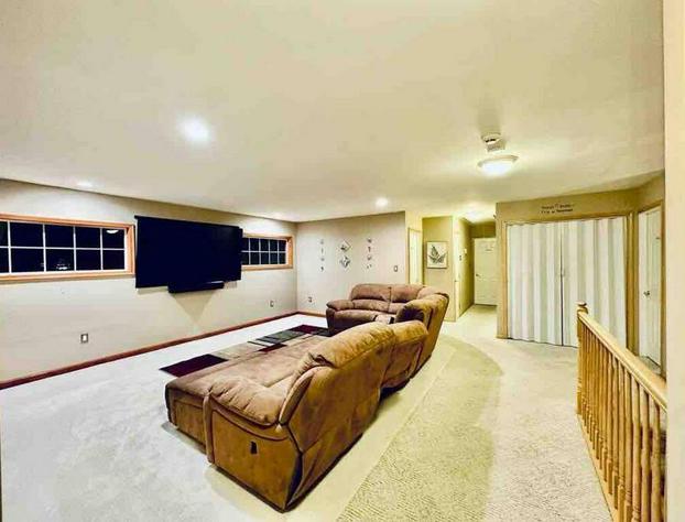 Cheerful 5-bedroom resort with heated pool hotel detail image 1