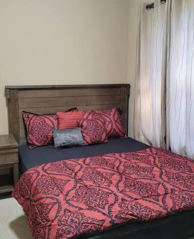 Cheerful 5-bedroom resort with heated pool hotel detail image 2