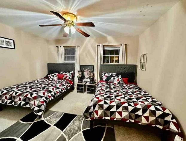 Cheerful 5-bedroom resort with heated pool hotel detail image 3