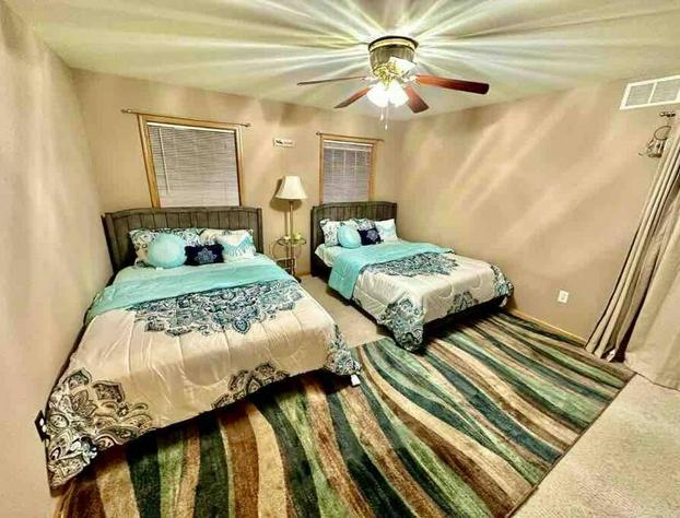 Cheerful 5-bedroom resort with heated pool hotel detail image 4