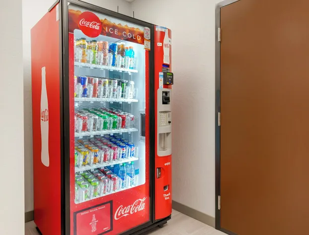 HomeTowne Studios by Red Roof Tampa - Airport hotel detail image 2