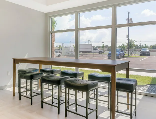 HomeTowne Studios by Red Roof Tampa - Airport hotel detail image 4