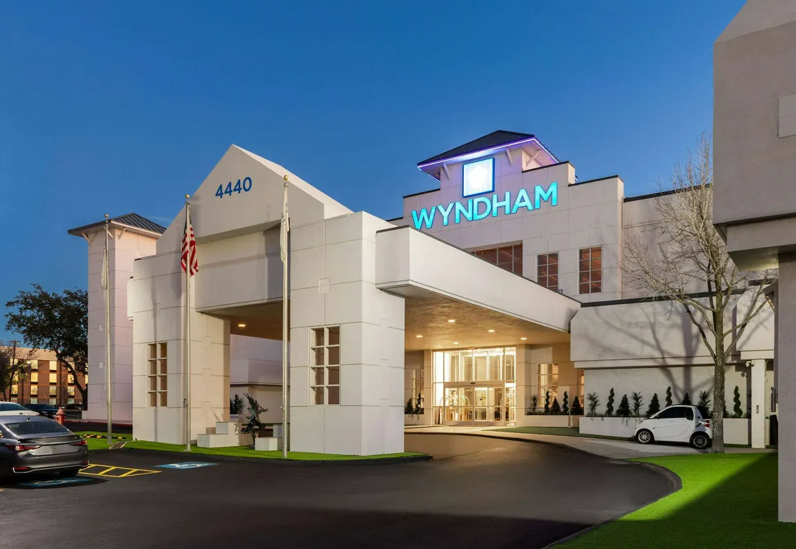 Wyndham DFW Airport hotel hero