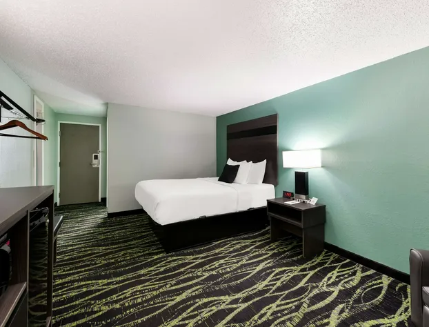Baymont by Wyndham Liberty MO hotel detail image 3