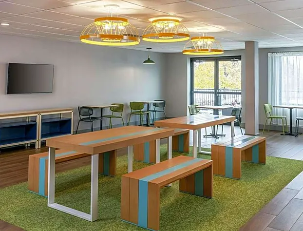 Spark by Hilton Denver International Airport hotel detail image 4