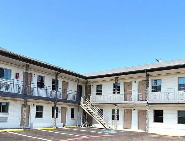 Exclusivo Inn by OYO Grand Prairie, TX hotel detail image 1