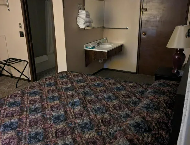 Paradise Falls Motel & Liquor LLC hotel detail image 3