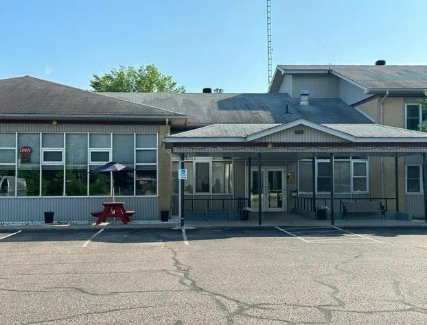 Bears Den Lounge and Motel hotel detail image 1