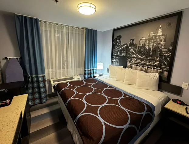 Super 8 by Wyndham Brooklyn Fulton Street/Broadway Junction hotel detail image 3