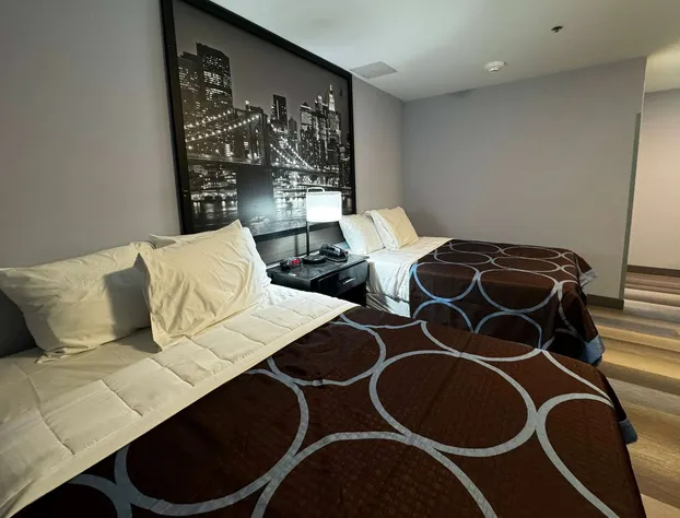 Super 8 by Wyndham Brooklyn Fulton Street/Broadway Junction hotel detail image 4