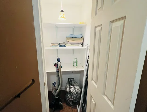 Cozy Downriver home hotel detail image 2