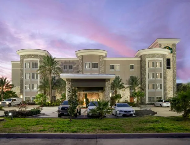 La Quinta Inn & Suites by Wyndham Houston Willowbrook hotel detail image 1
