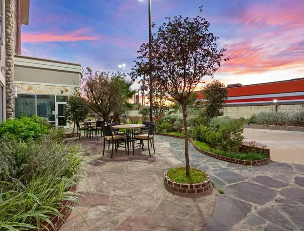 La Quinta Inn & Suites by Wyndham Houston Willowbrook hotel detail image 2