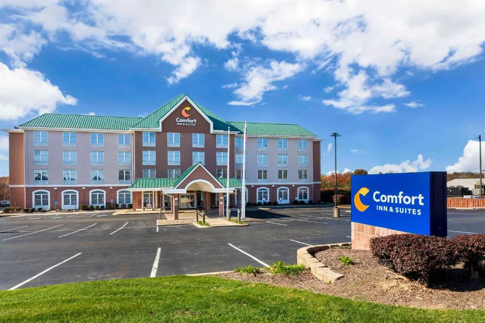 Comfort Inn & Suites Cuyahoga Falls - Akron hotel hero