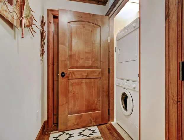 Exclusive 2BR Ritz-Carlton w Mountain Rustic Décor by RedAwning - Save 20% on 7+ Nights! hotel detail image 2