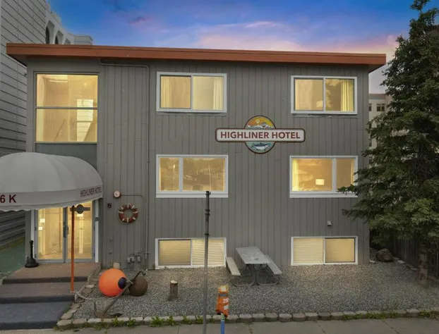 Highliner Hotel - Deluxe Interior King Rooms- No View hotel detail image 1