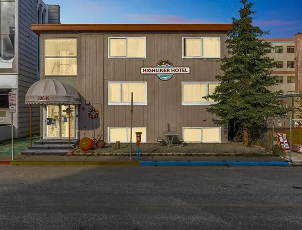 Highliner Hotel - Deluxe Interior King Rooms- No View hotel detail image 4