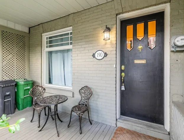 Cozy 5 Bedroom House in Downtown Toronto hotel detail image 2