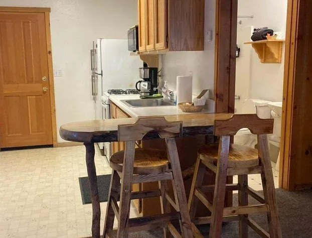 OAK Knoll Duplex Studio Unit 12 #2410 hotel detail image 3