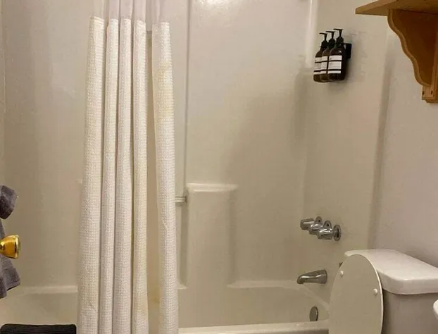 OAK Knoll Duplex Studio Unit 12 #2410 hotel detail image 4