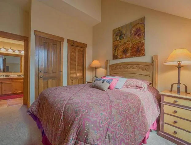 2 Bedroom Colorado Vacation Rental situated in River Run Village Steps from the Summit Express Gondola hotel detail image 2