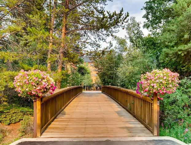 2 Bedroom Colorado Vacation Rental situated in River Run Village Steps from the Summit Express Gondola hotel detail image 3