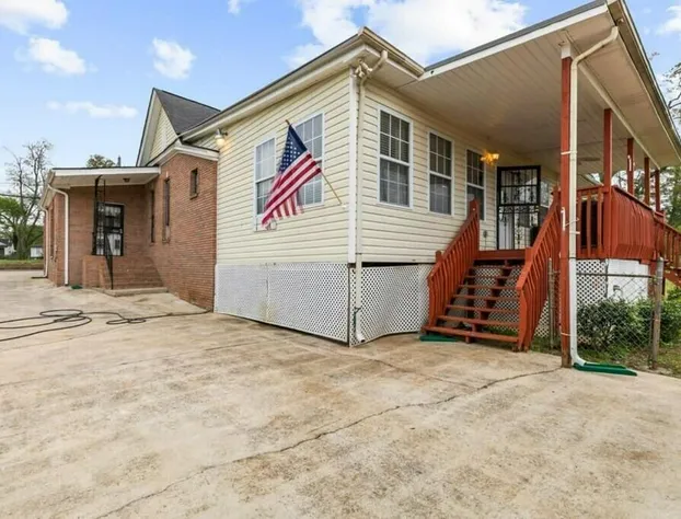 Private Pool and Renovated Home hotel detail image 2