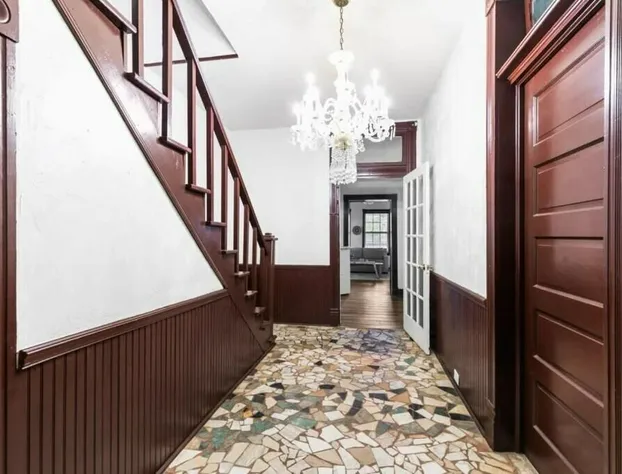 Private Pool and Renovated Home hotel detail image 3