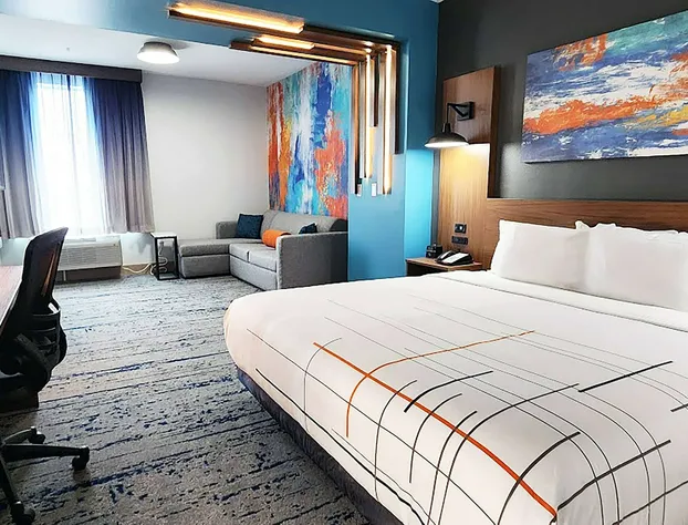 La Quinta Inn & Suites By Wyndham Austin South hotel detail image 2