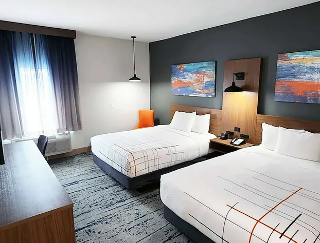 La Quinta Inn & Suites By Wyndham Austin South hotel detail image 3