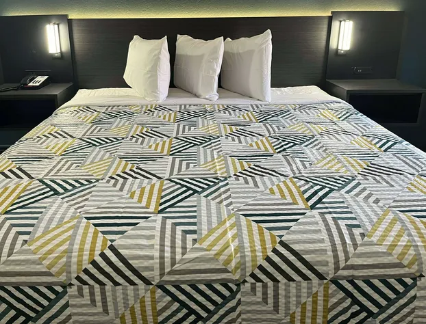 Studio 6 Huntsville, Al University Drive hotel detail image 3