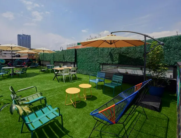 Suites Veinti2 hotel detail image 4