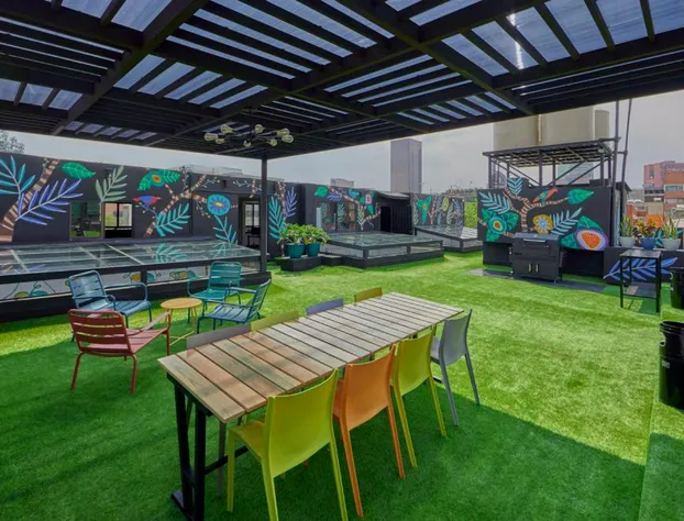 Suites Veinti2 hotel detail image 2