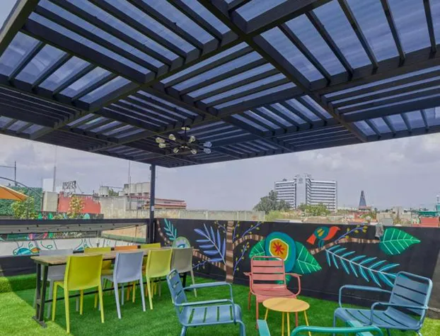 Suites Veinti2 hotel detail image 3