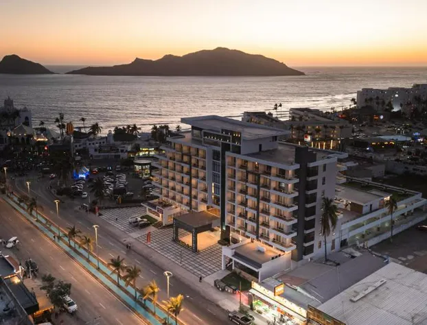 High Garden Grand Hotel hotel detail image 1