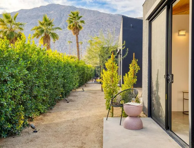 Blackhaus A & B Buyout by Avantstay Sleeps 16 hotel detail image 2