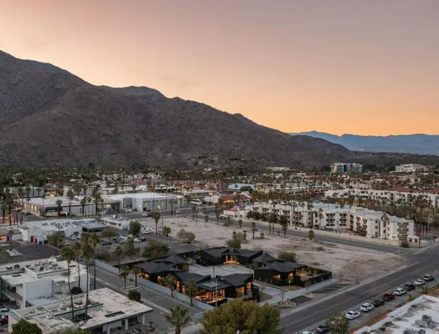 Blackhaus A & B Buyout by Avantstay Sleeps 16 hotel detail image 3