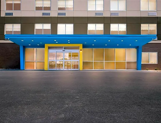 Tru By Hilton Kansas City Airport hotel detail image 2