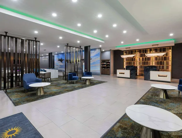 La Quinta Inn & Suites By Wyndham San Antonio At The Rim hotel detail image 3